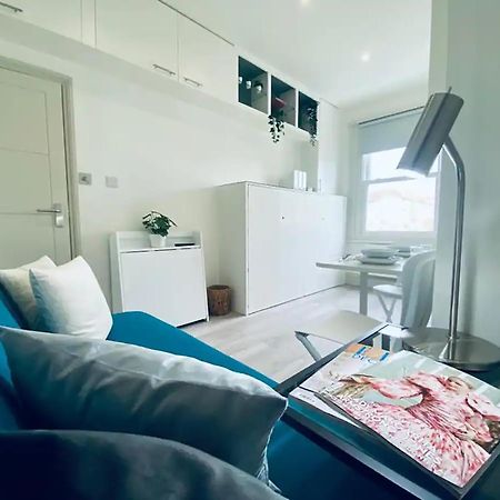 Apt 08 Beachside Beauty Central Studio Steps From Cafes Brighton Bagian luar foto