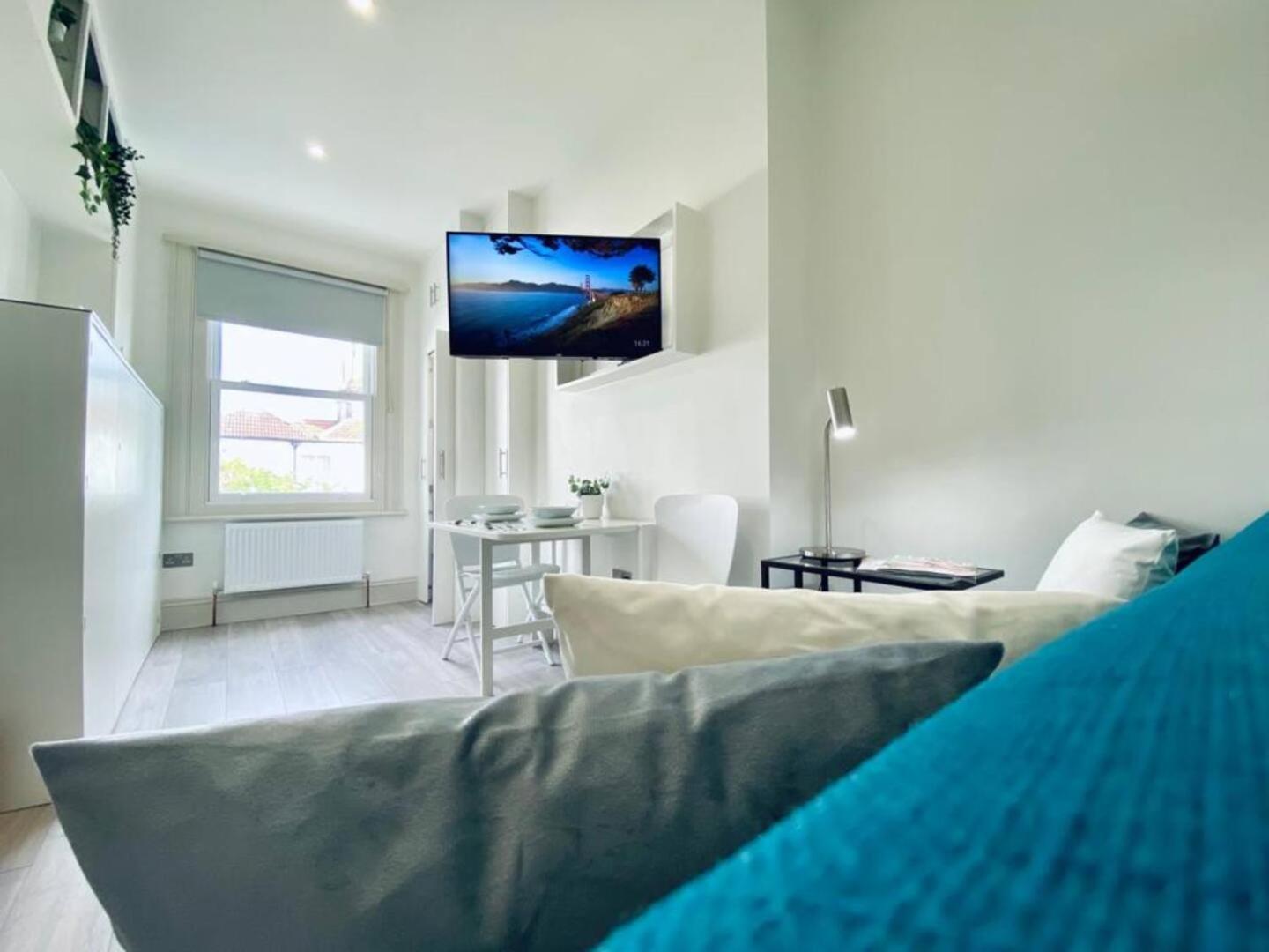 Apt 08 Beachside Beauty Central Studio Steps From Cafes Brighton Bagian luar foto