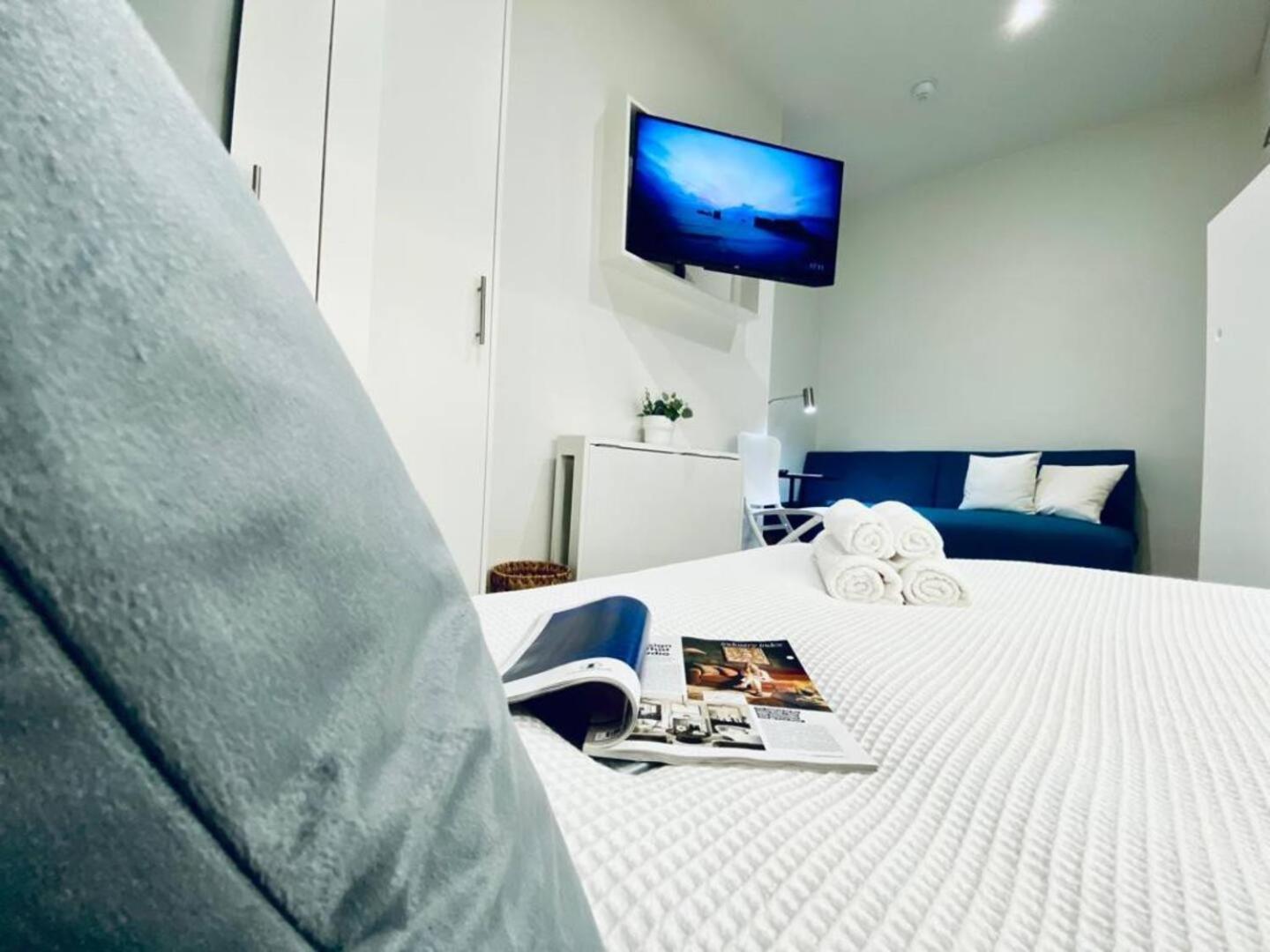 Apt 08 Beachside Beauty Central Studio Steps From Cafes Brighton Bagian luar foto