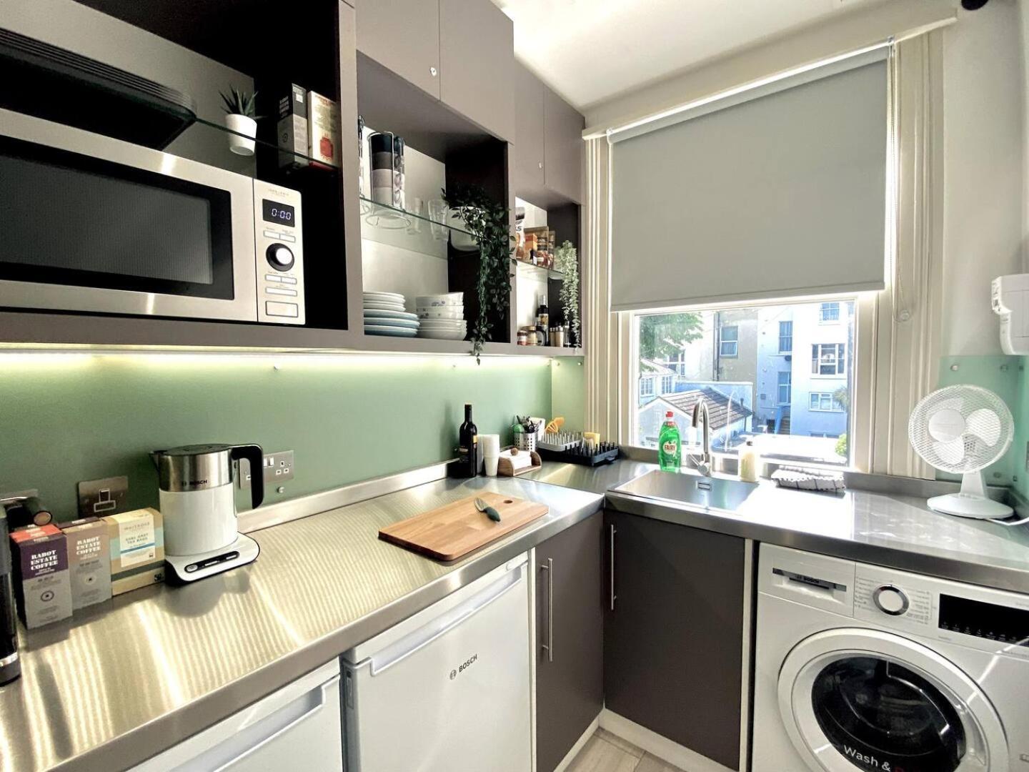 Apt 08 Beachside Beauty Central Studio Steps From Cafes Brighton Bagian luar foto
