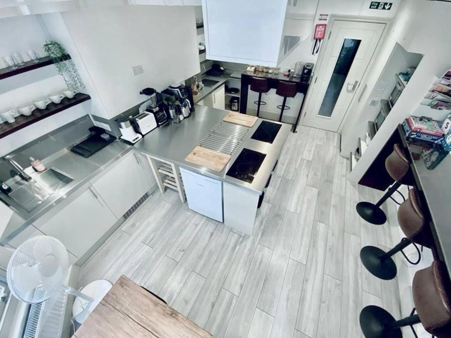 Apt 08 Beachside Beauty Central Studio Steps From Cafes Brighton Bagian luar foto