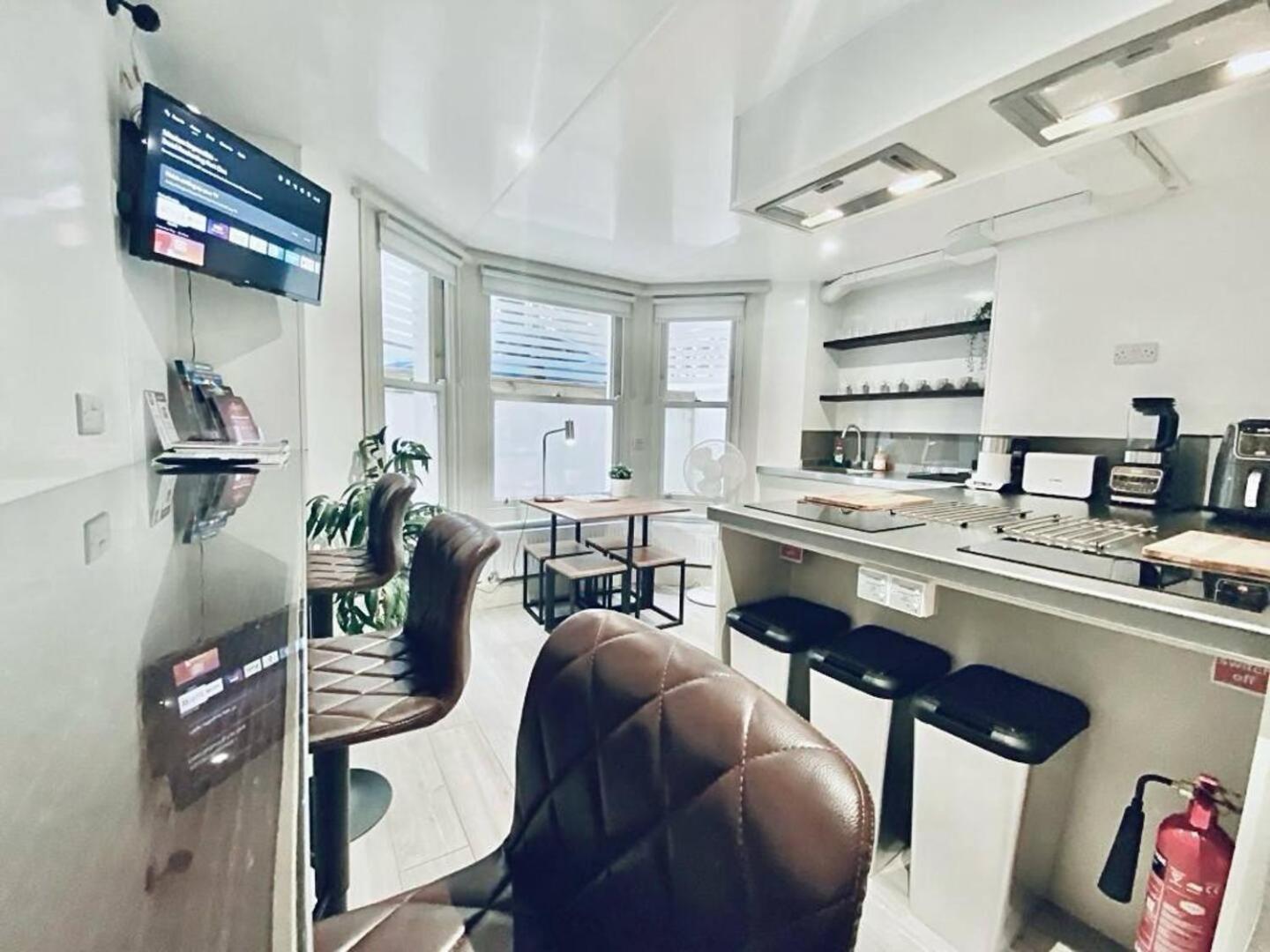 Apt 08 Beachside Beauty Central Studio Steps From Cafes Brighton Bagian luar foto