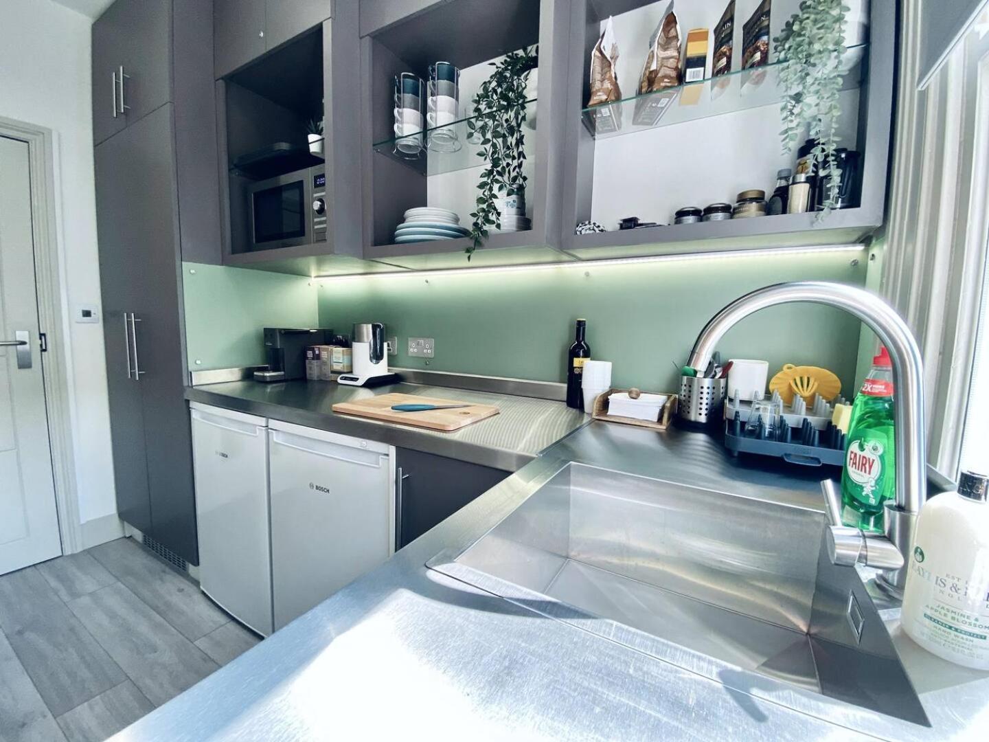 Apt 08 Beachside Beauty Central Studio Steps From Cafes Brighton Bagian luar foto