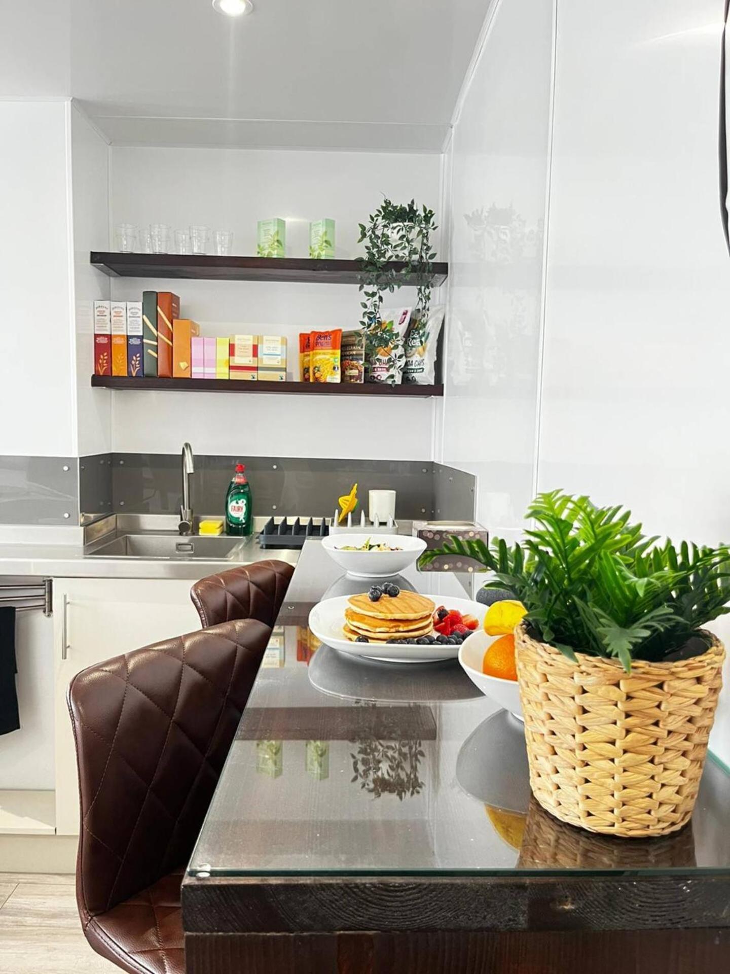 Apt 08 Beachside Beauty Central Studio Steps From Cafes Brighton Bagian luar foto