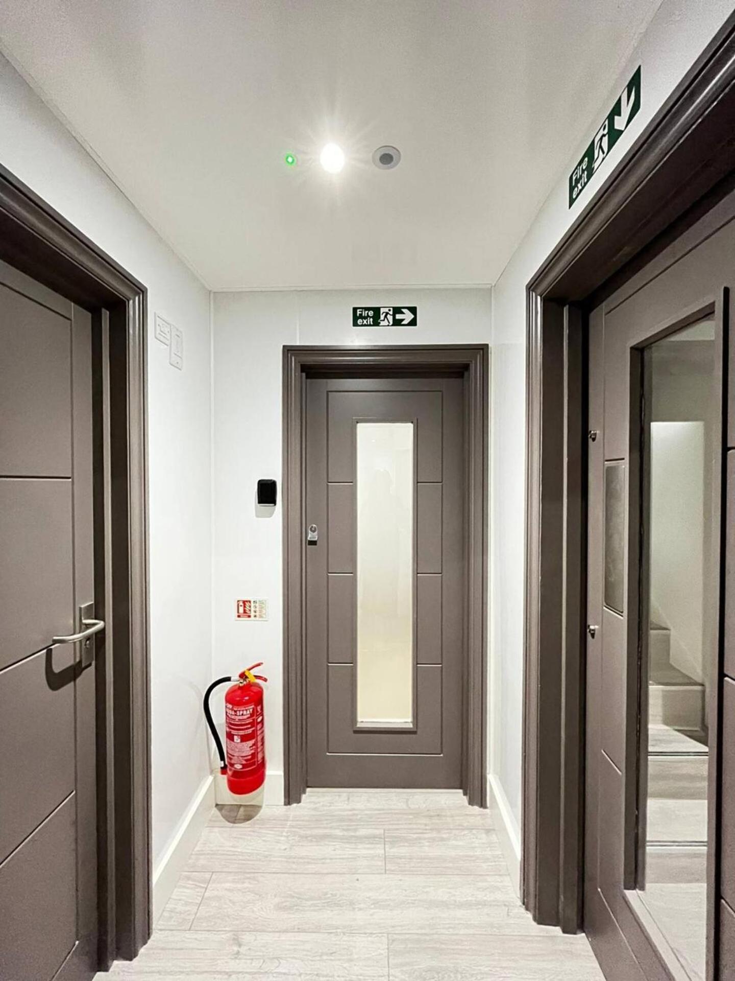 Apt 08 Beachside Beauty Central Studio Steps From Cafes Brighton Bagian luar foto