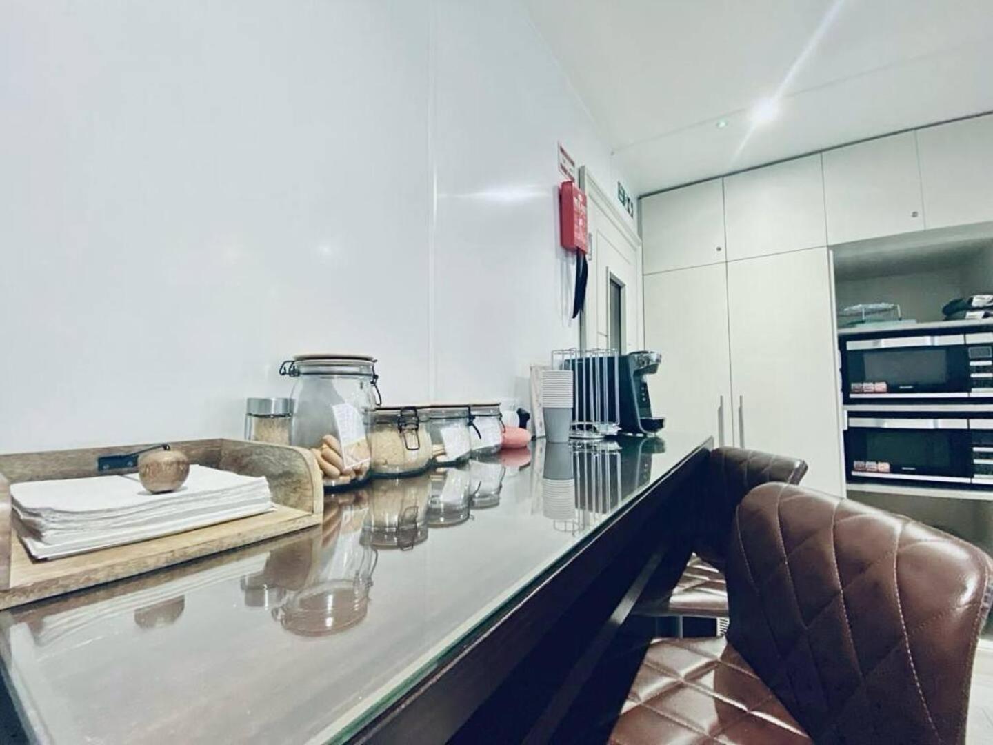 Apt 08 Beachside Beauty Central Studio Steps From Cafes Brighton Bagian luar foto